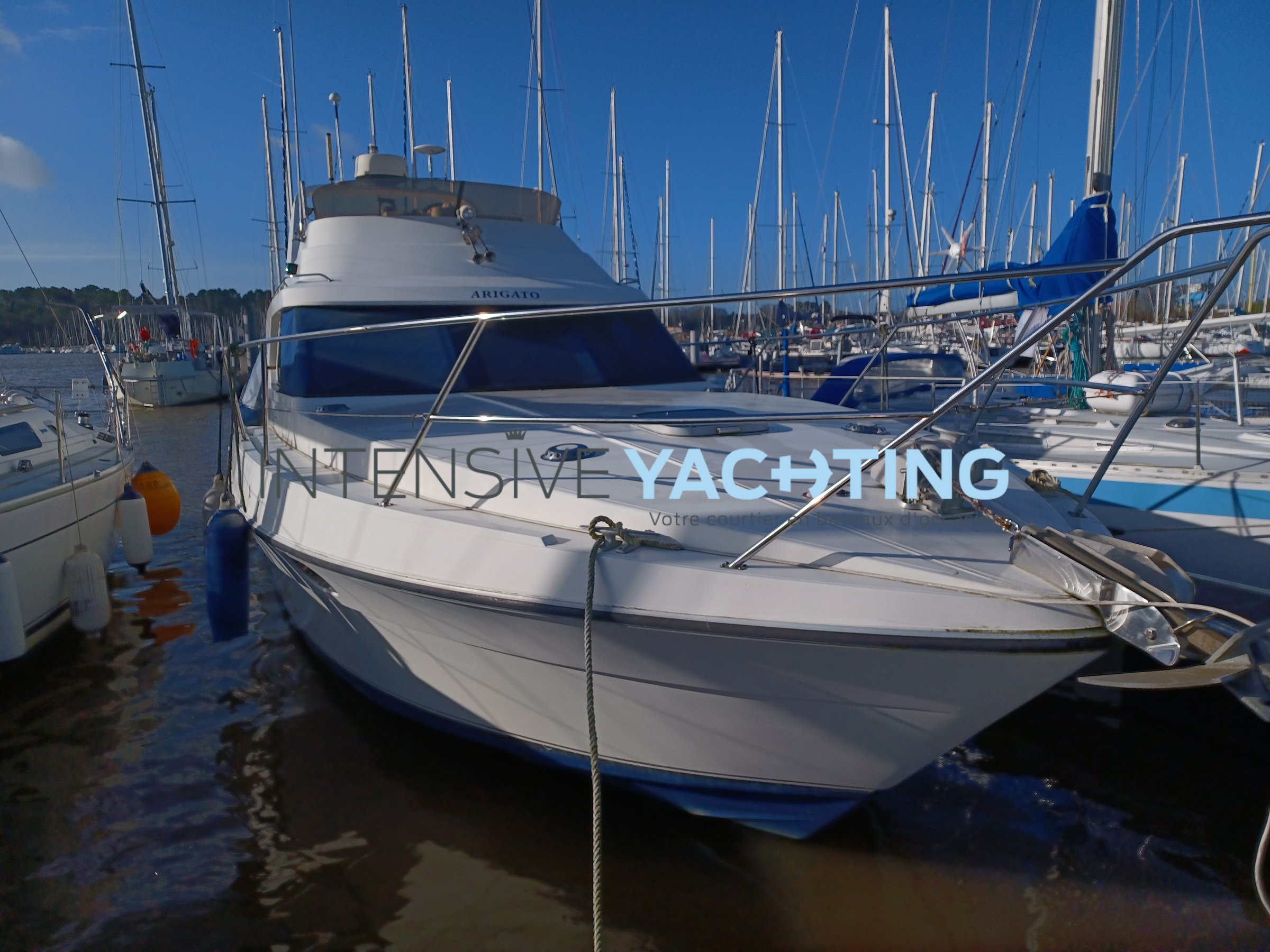 FAIRLINE 36 SEDAN INTENSIVE YACHTING