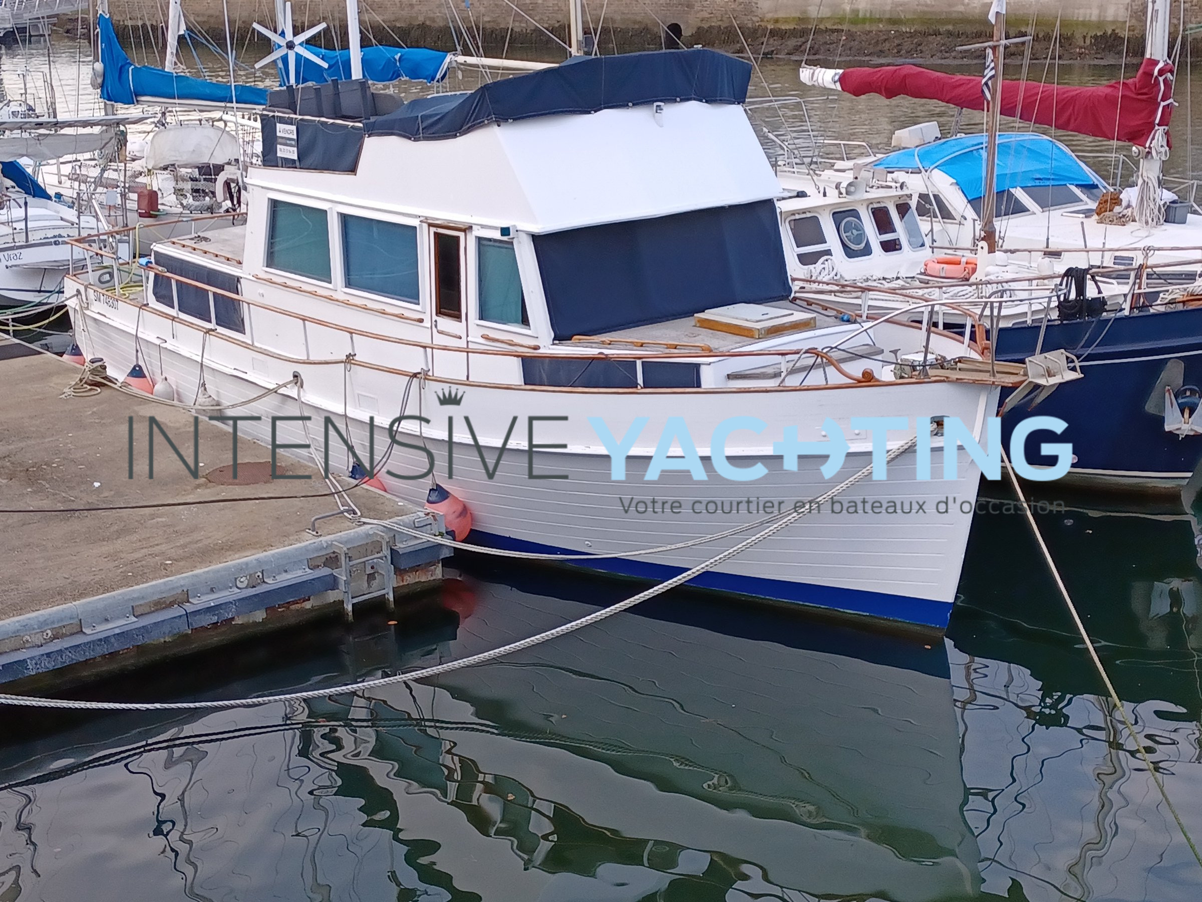 GRAND BANKS 42 INTENSIVE YACHTING COURTAGE BATEAUX D OCCASION