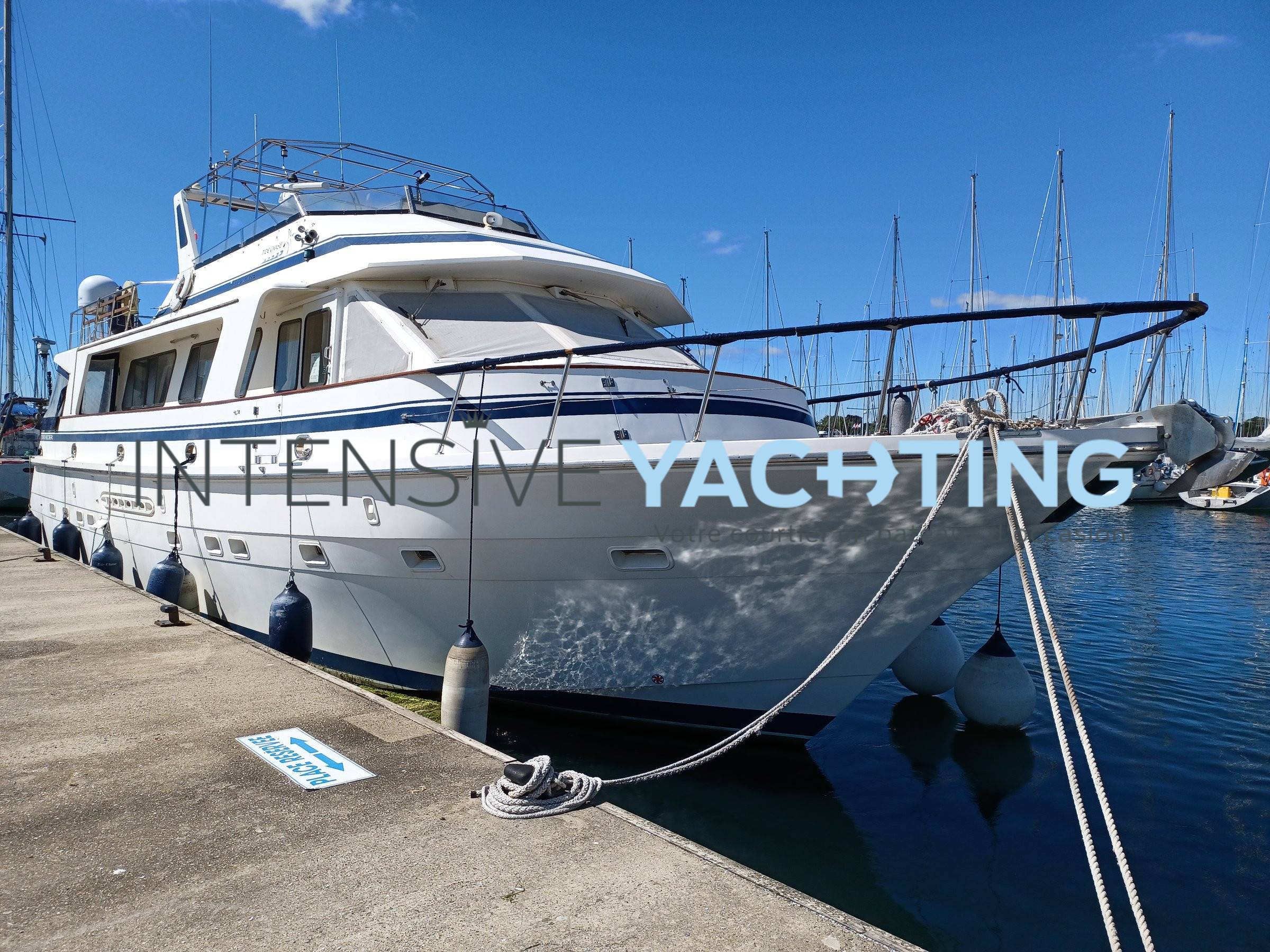 TRADER 72 MOTOR YACHT INTENSIVE YACHTING BROKER BRETAGNE