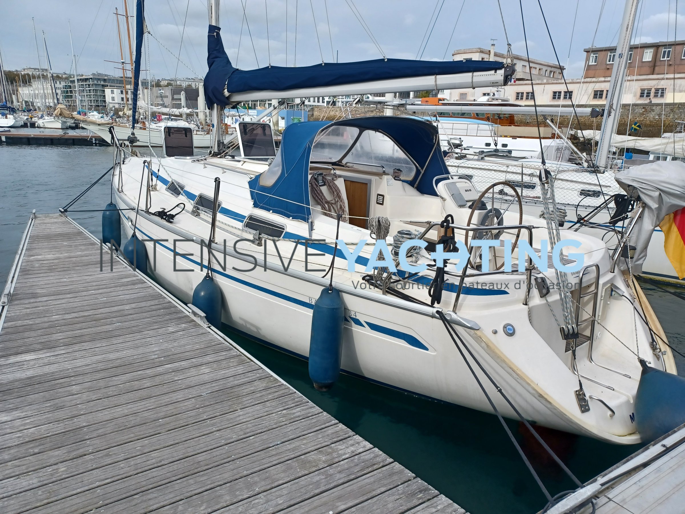 BAVARIA 34 INTENSIVE YACHTING BROKER COURTAGE EN BATEAUX D'OCCASION FINISTERE MORBIHAN