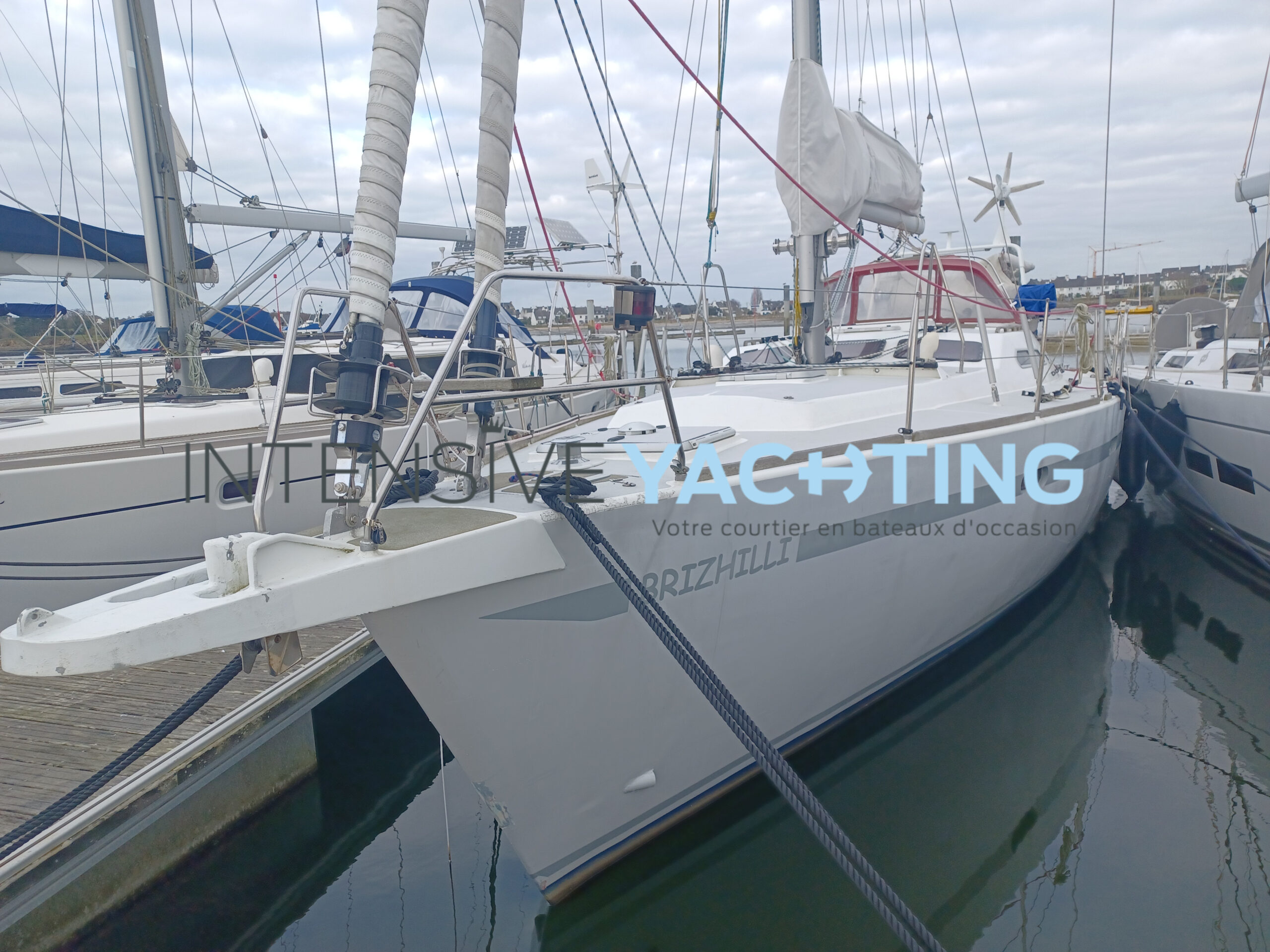 1 UNIVERSAL YACHTING 44 INTENSIVE YACHTING